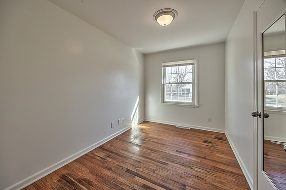 9010WesternHillsDr-2