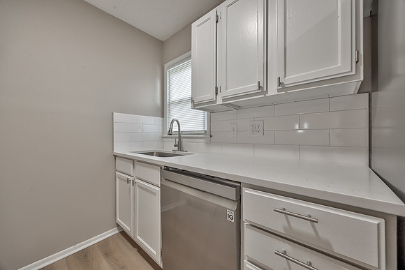 737NWoodlandST-13