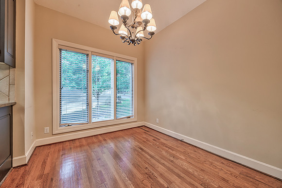 12452LindenST-12