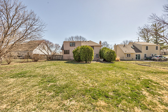 405SMontclaireDr-22