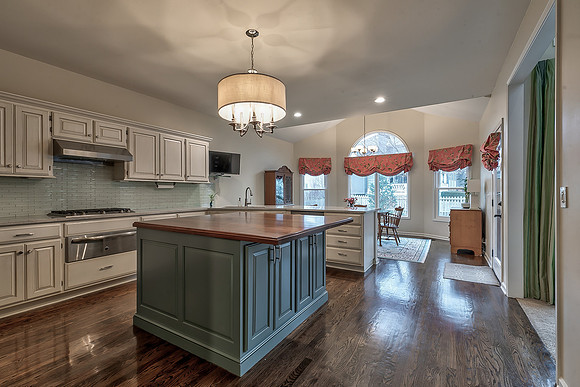 13115LarsenSt-23