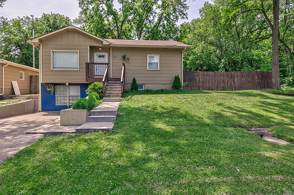24853Linwood-1