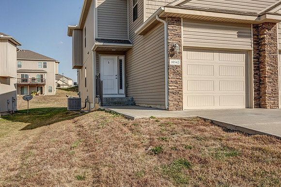 10542ClubhouseDr-4