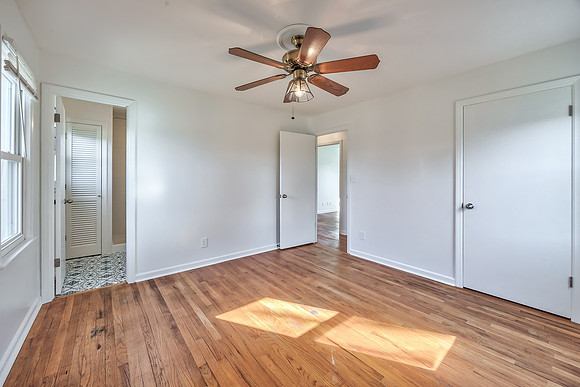 9010WesternHillsDr-5