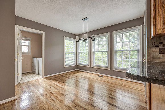 325MeadowLN-13