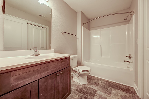 10530ClubhouseDr-17