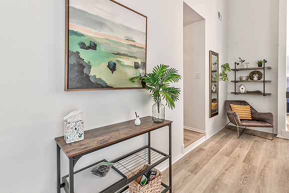 8106MonroviaSt-25