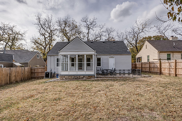 5617RoeBlvd-20