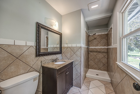 5624LocustAve-3