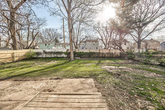 8609Wornall-17