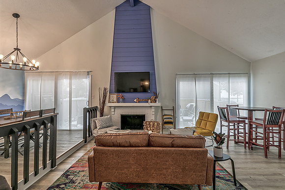 8106MonroviaSt-21
