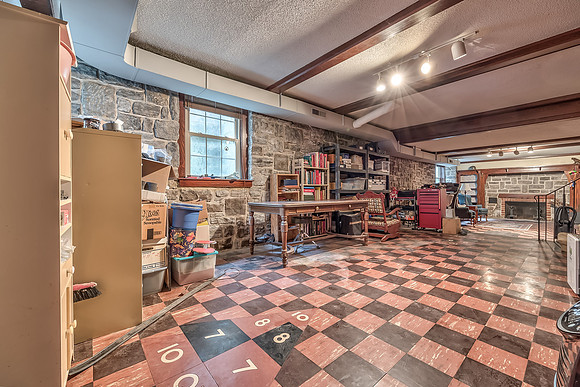 321WThirdSt-17