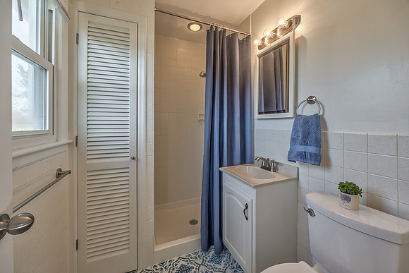 9010WesternHillsDr-6