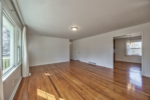 9010WesternHillsDr-11