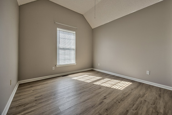 15895SLocustST-22
