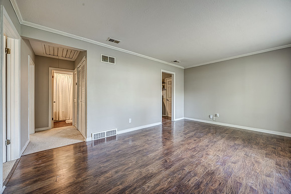 8318Douglas-18