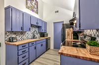 8106MonroviaSt-19
