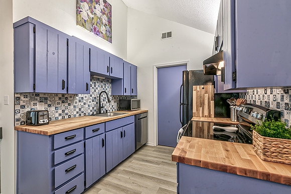8106MonroviaSt-19