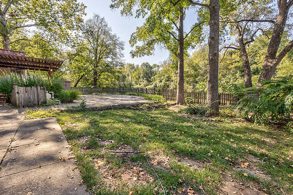 8608MeadowLn-32