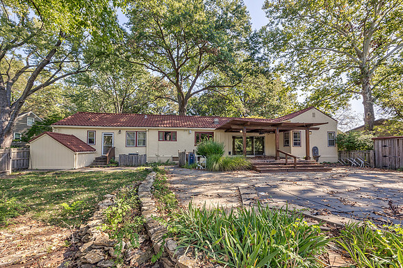 8608MeadowLn-34