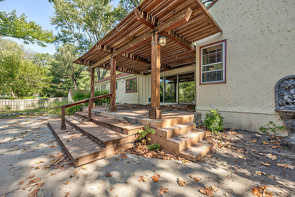 8608MeadowLn-37