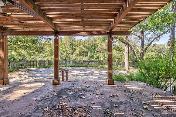 8608MeadowLn-40