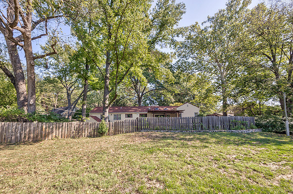 8608MeadowLn-44