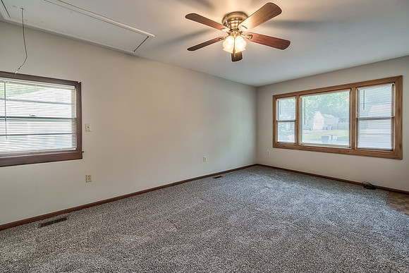 6612MelroseLn-17