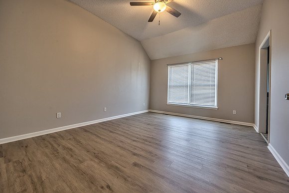 15895SLocustST-18
