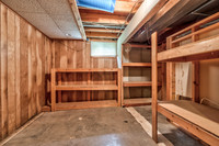 402NEKeystoneDr-19