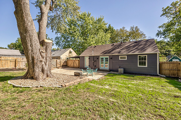 8220GrandAve-28