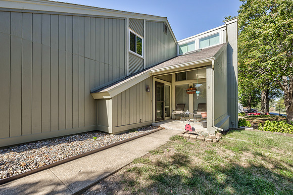 8016ColonyLn-3