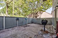 8016ColonyLn-15