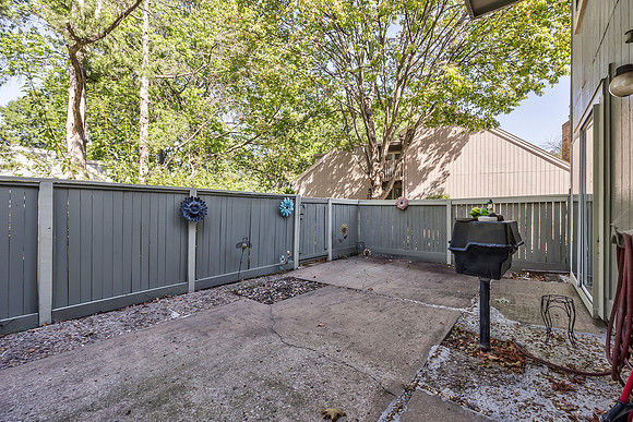 8016ColonyLn-15