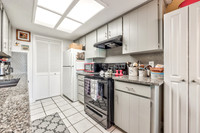 8016ColonyLn-9