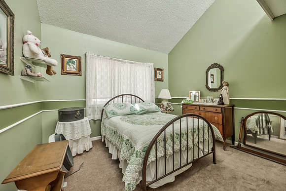 8016ColonyLn-16
