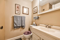 8016ColonyLn-18