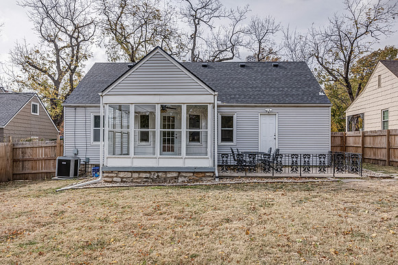 5617RoeBlvd-21