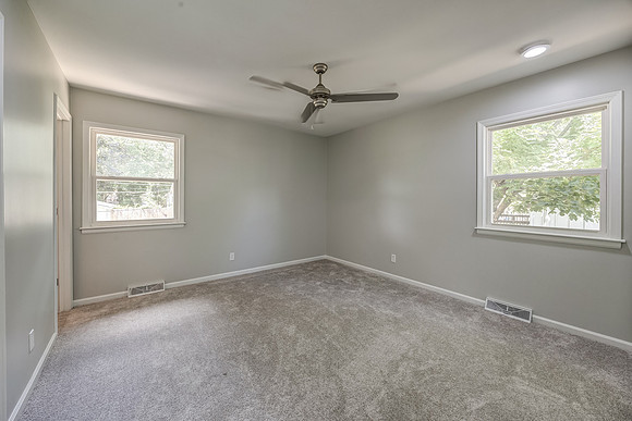 5624LocustAve-6