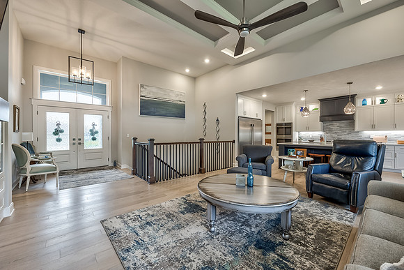 7616NDonnellyAve-6