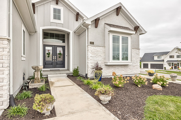 7616NDonnellyAve-4