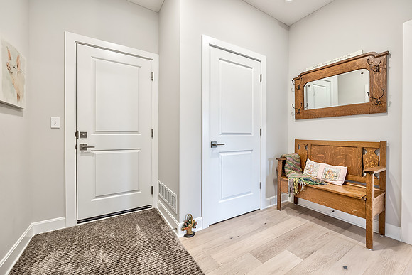 7616NDonnellyAve-19