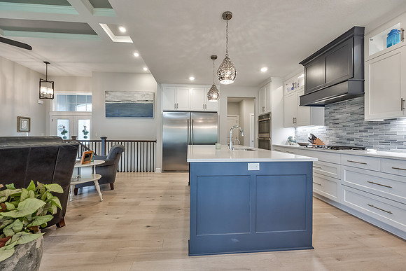7616NDonnellyAve-18