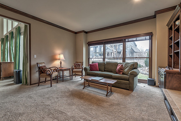 13115LarsenSt-29