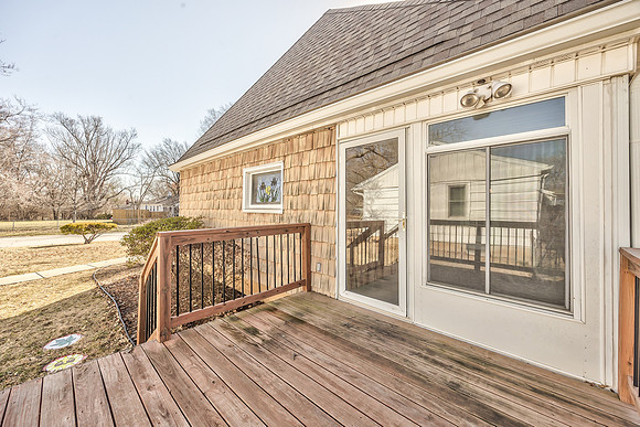 9010WesternHillsDr-33