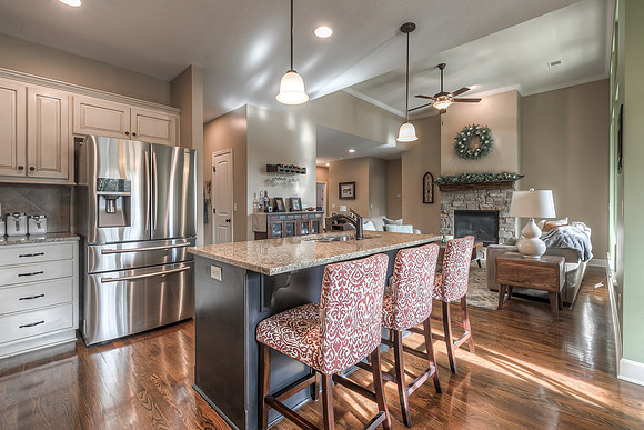 8421PrimroseSt-16
