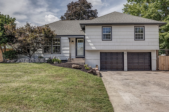 5624LocustAve-21