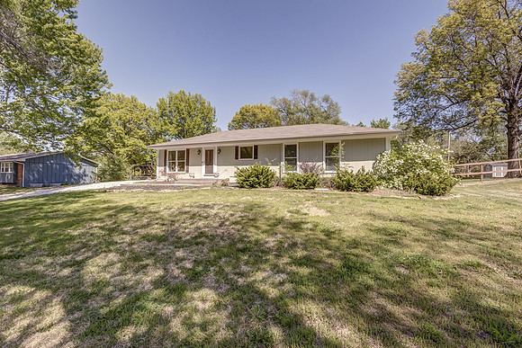1300NLeeviewDR-29