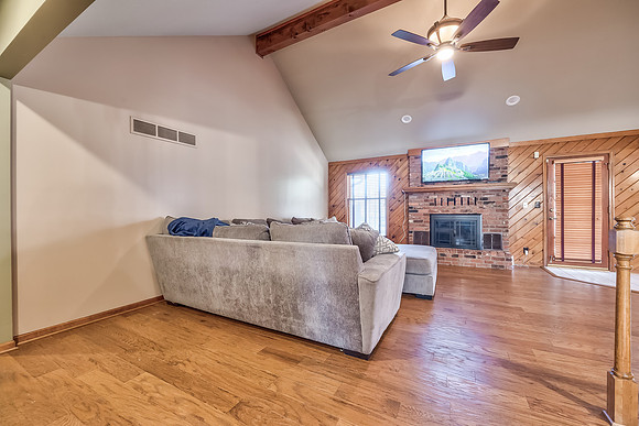 3836NEEllisonDr-11