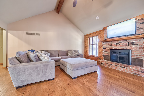 3836NEEllisonDr-12